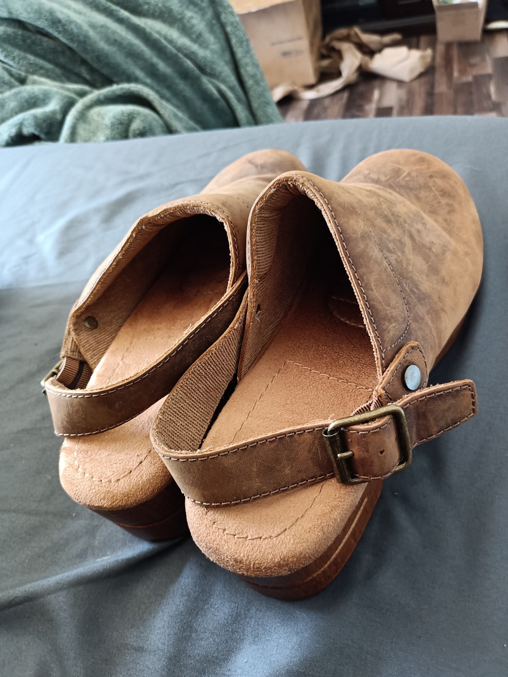 Womens's Brown Leather Clog Slip-Ons - Picture 3 of 4